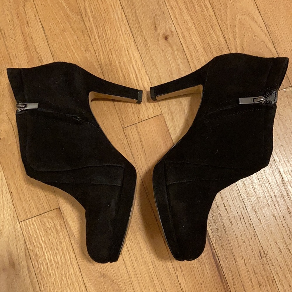 NWT Clark’s Kently Laila Black suede bootie heels